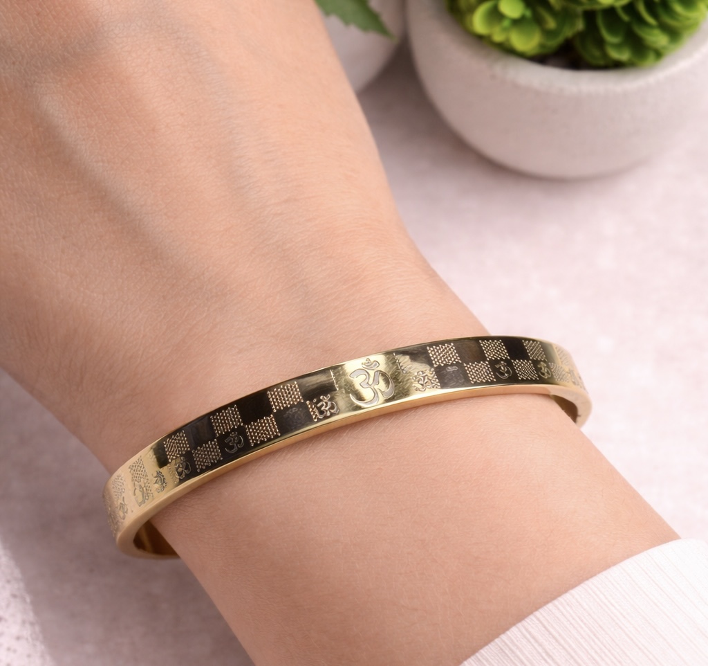 Sacred Om Checkerboard Bangle – 18K Gold Plated Spiritual Kada