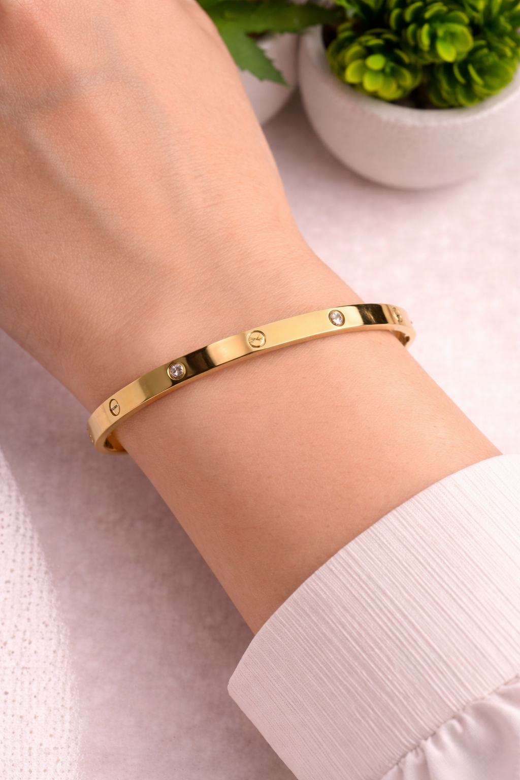 Signature Screw-Motif Bangle – Gold & Bezel-Set Crystal Kada